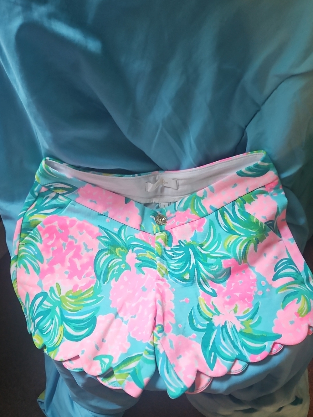 Scalloped Hem Tropical Print Women's Shorts - Pink & Turquoise Pineapple Shake